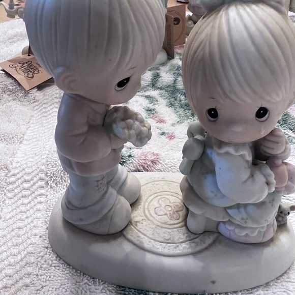 My love blooms for you Precious Moments Figurine - Boy and Girl - Picture 2 of 4